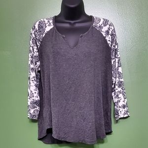 🚨3/$25🚨Charlotte Russe Black Paisley Long Sleeve
